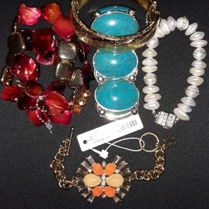 ANN TAYLOR bracelet..Standard..Gold